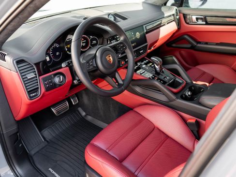 Used 2023 Porsche Cayenne Turbo GT AWD/4WD image 8