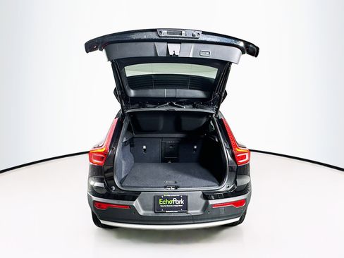 Used 2025 Volvo XC40 B5 Core image 29