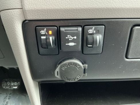 Used 2018 Toyota Sienna L image 17