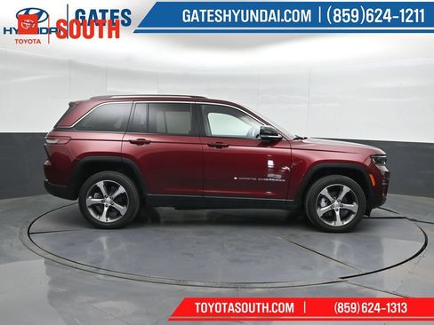 Used 2023 Jeep Grand Cherokee Limited AWD/4WD image 3