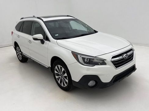 Used 2019 Subaru Outback 2.5i Touring AWD/4WD image 2