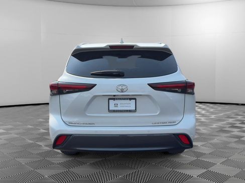 Used 2024 Toyota Highlander Limited AWD/4WD image 6