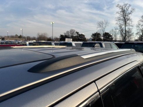 Used 2017 Jeep Grand Cherokee Limited image 3