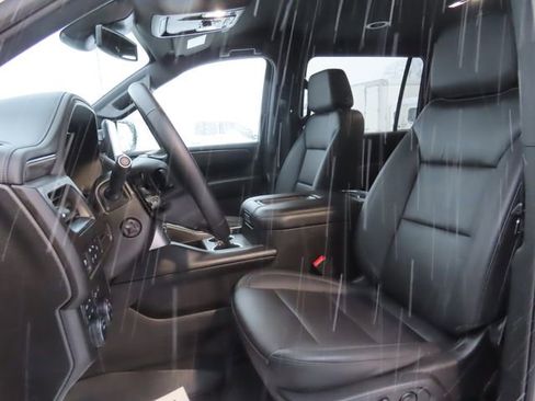 Used 2024 Chevrolet Suburban LT w/ Luxury Package image 19