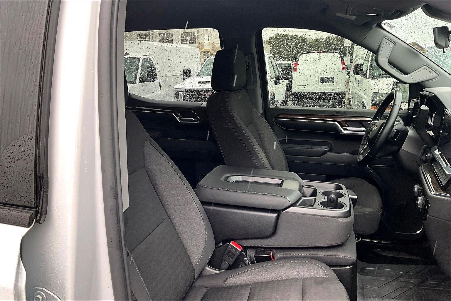 Used 2024 Chevrolet Silverado 1500 LT AWD/4WD image 7