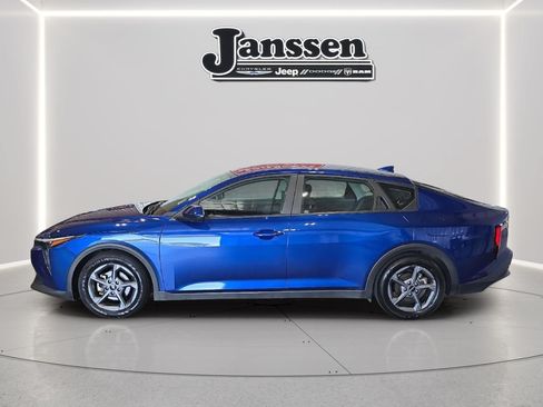 Used 2025 Kia K4 FWD image 2