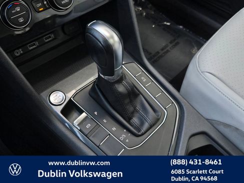 Used 2018 Volkswagen Tiguan SE w/ Panoramic Sunroof Package image 20