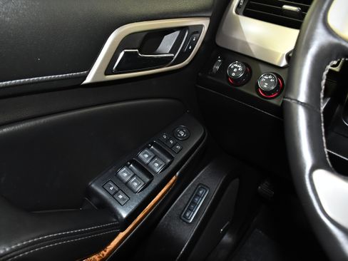 Used 2015 GMC Yukon Denali w/ Open Road Package AWD/4WD image 34