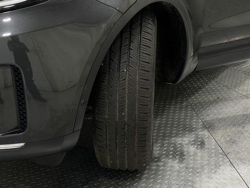 Used 2020 Land Rover Discovery HSE image 39