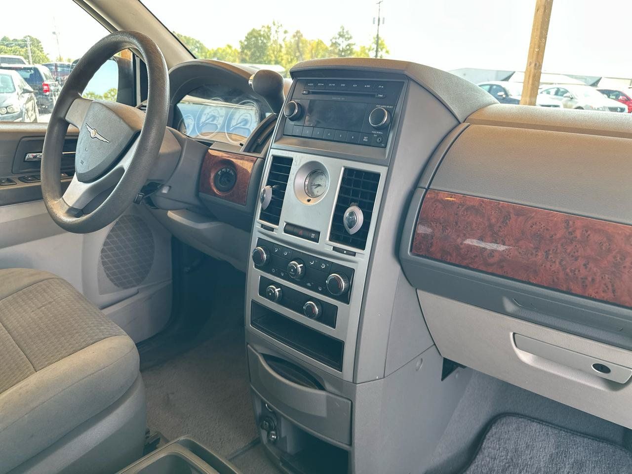 Used 2009 Chrysler Town & Country LX w/ PWR Convenience Group FWD image 43