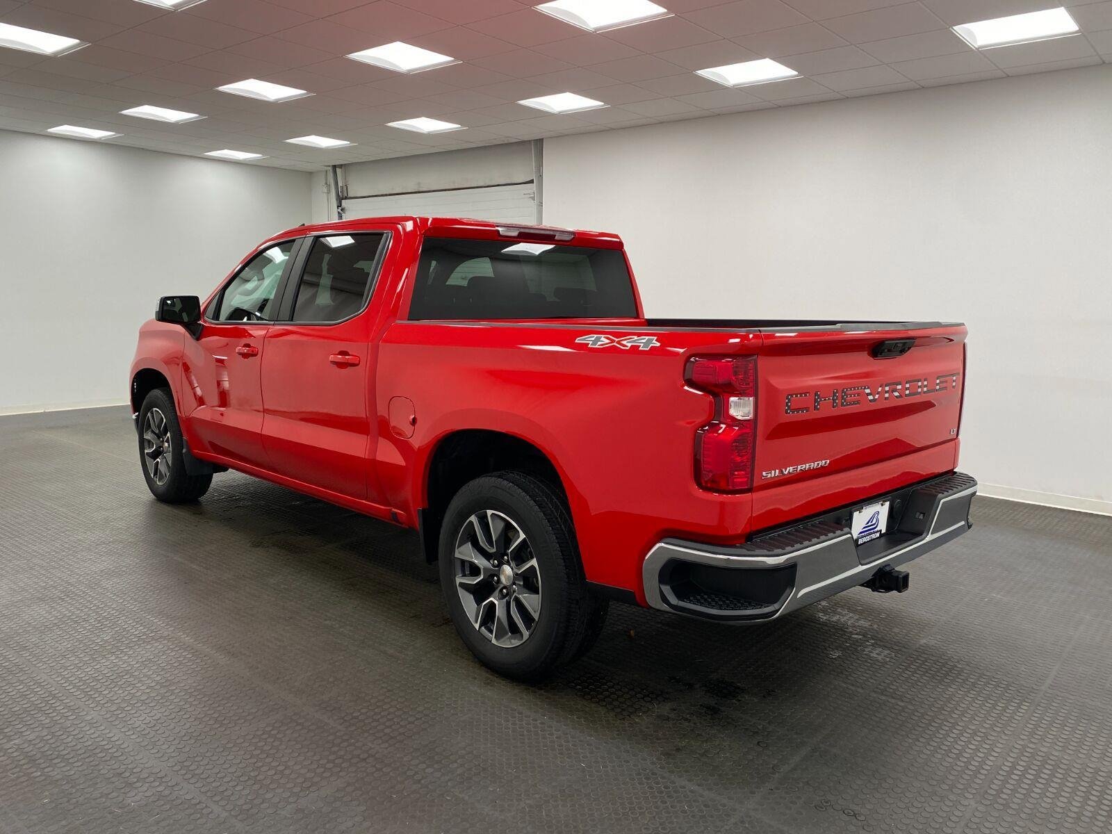 Used 2024 Chevrolet Silverado 1500 LT AWD/4WD image 8