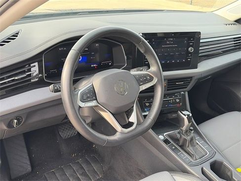 Used 2025 Volkswagen Jetta SE image 13