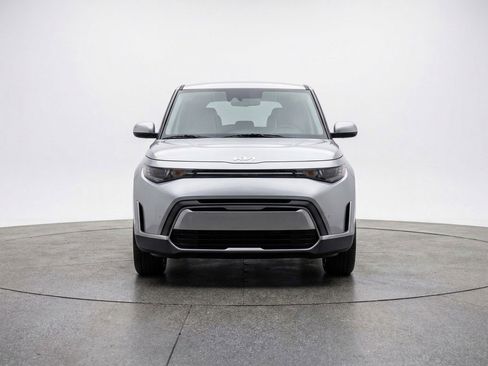 Used 2025 Kia Soul LX w/ LX Technology Package FWD image 2