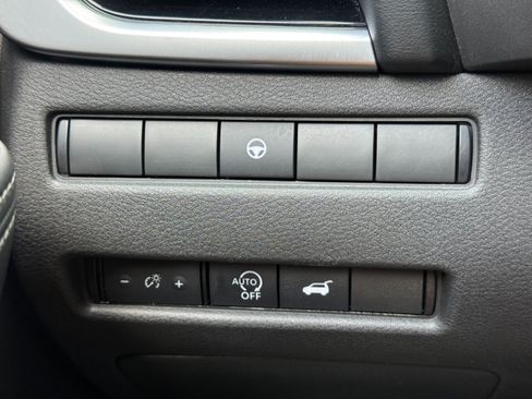 Used 2024 Nissan Rogue SL AWD/4WD image 16