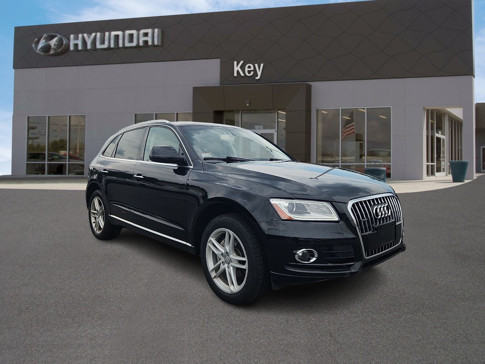 Used 2017 Audi Q5 2.0T Premium Plus w/ Technology Package AWD/4WD image 1