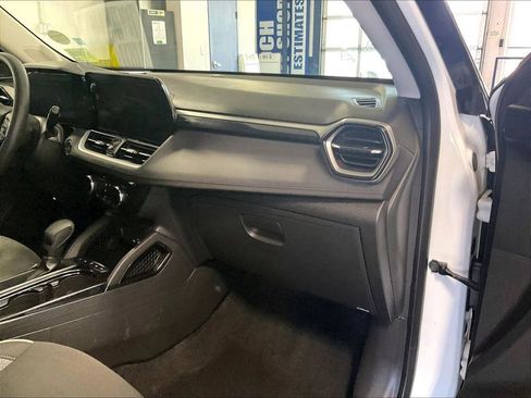 Used 2025 Chevrolet TrailBlazer LT AWD/4WD image 13