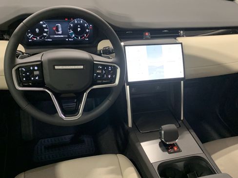 New 2025 Land Rover Discovery Sport S image 5