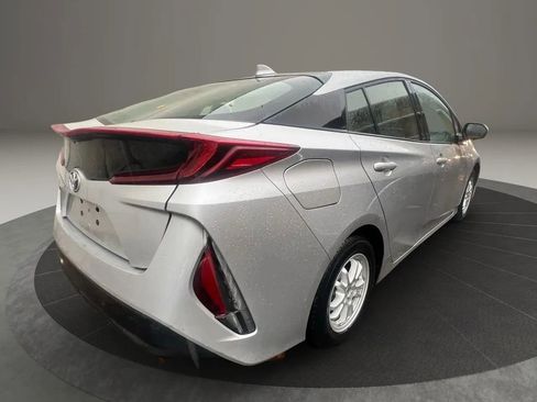 Used 2021 Toyota Prius Prime LE image 5