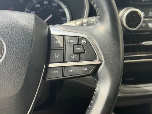 Used 2020 Toyota Highlander XLE image 18