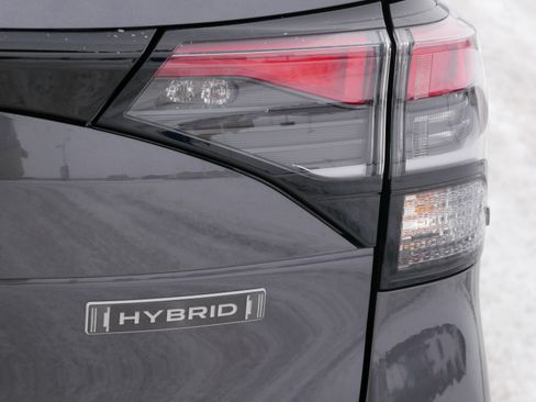 Certified 2025 Subaru Forester Premium w/ Protection Package (1PH) image 17