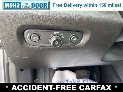 Used 2021 Chevrolet Traverse LT w/ LT Premium Package image 24