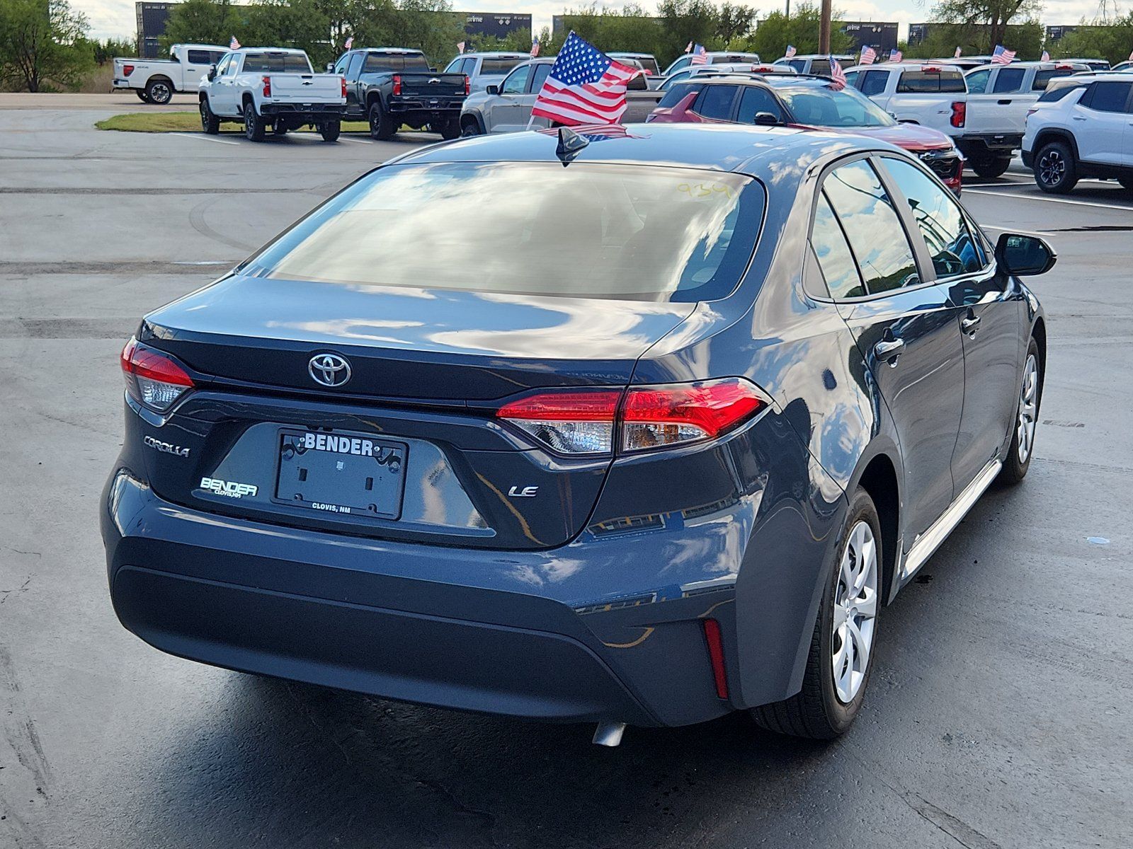 Used 2025 Toyota Corolla LE FWD image 4