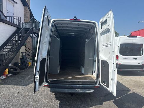 Used 2019 Mercedes-Benz Sprinter 170 image 24