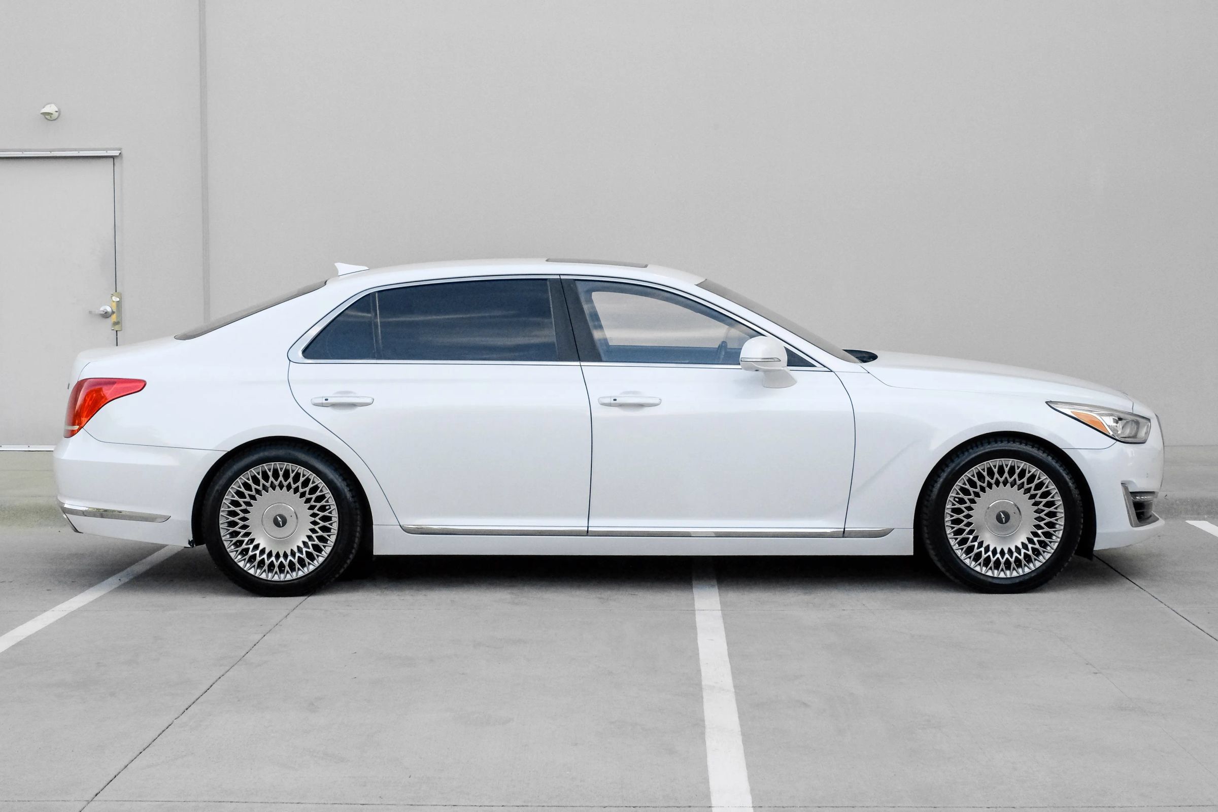 Used 2019 Genesis G90 5.0 Ultimate RWD image 10