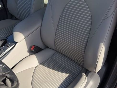 Used 2018 Toyota Camry SE FWD image 11