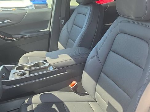 New 2026 Chevrolet Equinox LT w/ Convenience Package II AWD/4WD image 18
