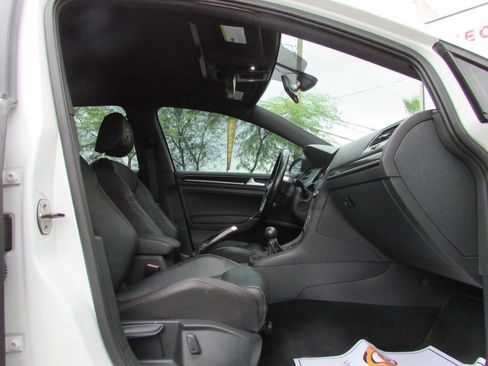 Used 2015 Volkswagen Golf 4-Door image 29