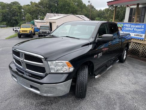Used 2019 RAM 1500 Classic SLT image 3
