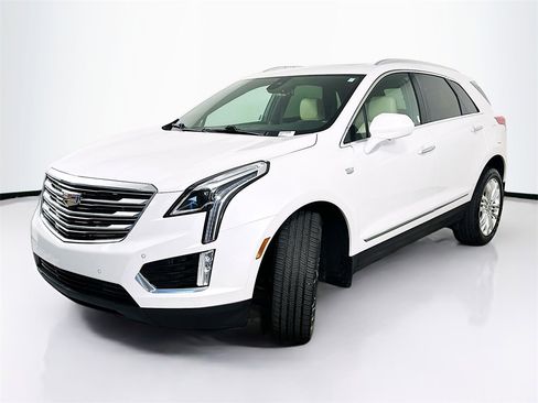 Used 2018 Cadillac XT5 Premium Luxury image 2