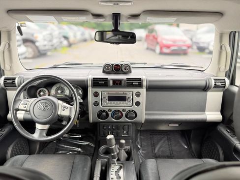 Used 2011 Toyota FJ Cruiser 4WD w/ Upgrade Pkg image 13