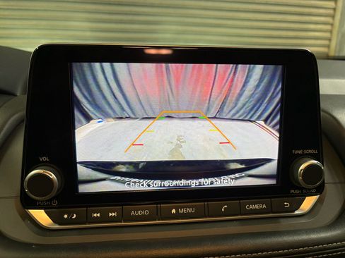 Used 2025 Nissan Rogue SV FWD image 11
