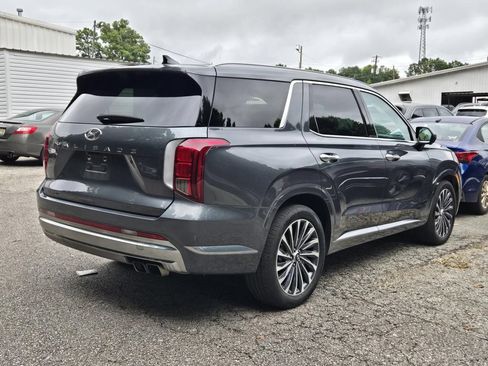 Certified 2025 Hyundai Palisade Calligraphy FWD image 2