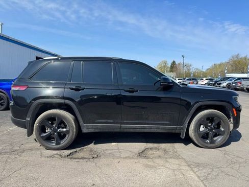 Used 2025 Jeep Grand Cherokee Limited w/ Black Appearance Package AWD/4WD image 1