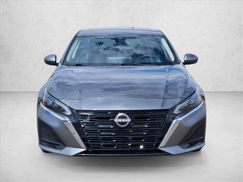 Used 2024 Nissan Altima 2.5 SV w/ SV Premium Package FWD image 2