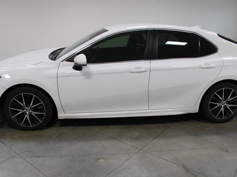 Used 2021 Toyota Camry SE image 6