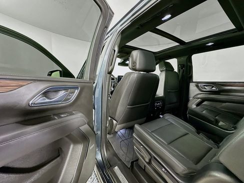 Used 2022 Chevrolet Suburban Z71 w/ Luxury Package image 17