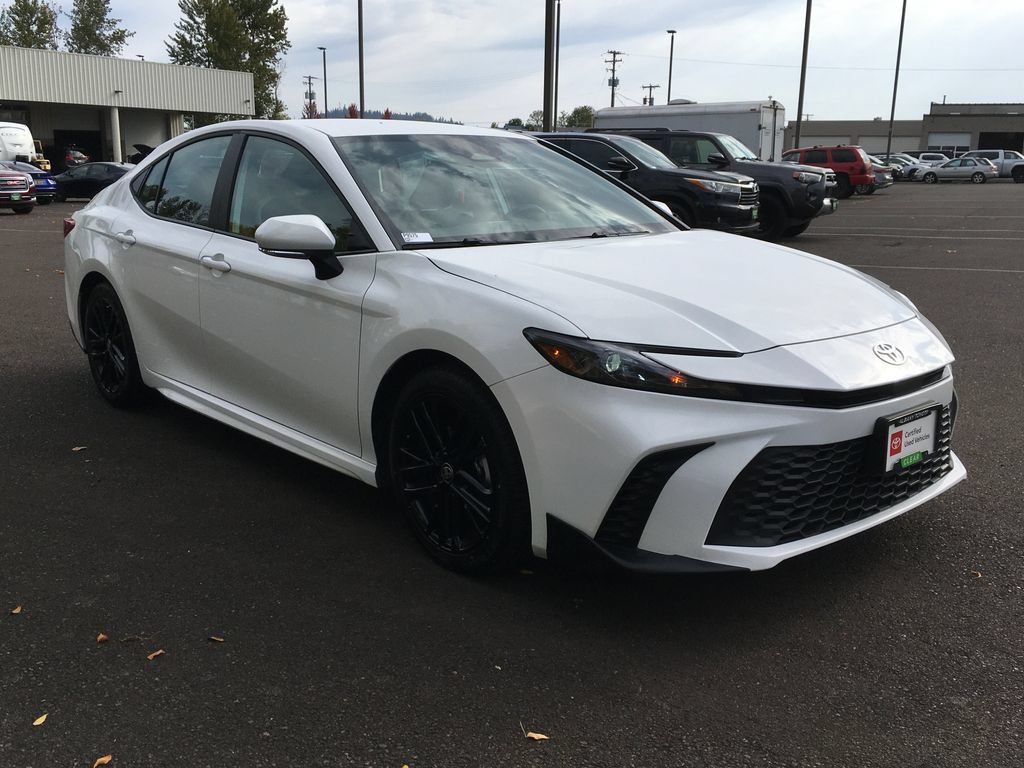 Used 2025 Toyota Camry SE FWD image 10