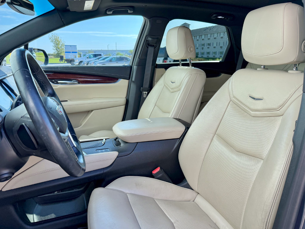 Used 2018 Cadillac XT5 Luxury w/ Driver Awareness Package AWD/4WD image 11
