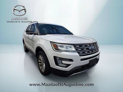 Used 2016 Ford Explorer XLT w/ Equipment Group 202A FWD image 2