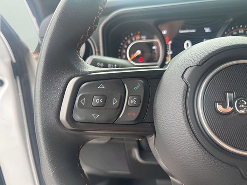 Certified 2024 Jeep Gladiator Mojave image 29