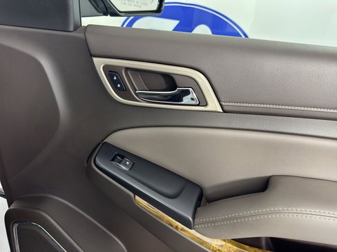 Used 2017 GMC Yukon Denali image 42