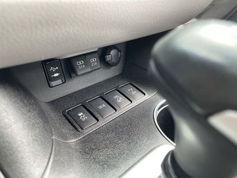 Certified 2019 Toyota Highlander XLE AWD/4WD image 19