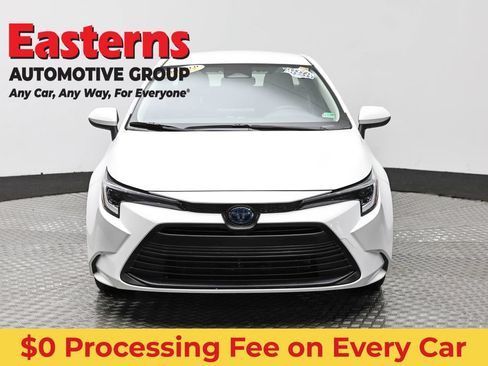 Used 2024 Toyota Corolla LE FWD image 2