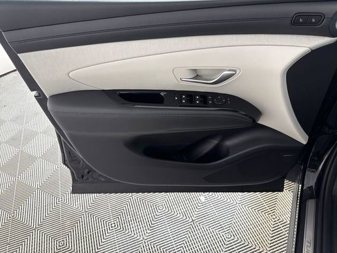 Used 2025 Hyundai Tucson Limited FWD image 12