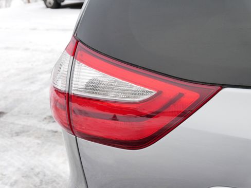 Used 2016 Toyota Sienna XLE image 17