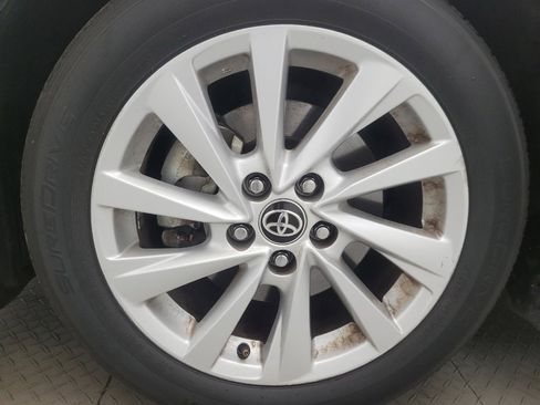 Used 2021 Toyota Camry LE w/ Carpet Mat Package (TMS) FWD image 31